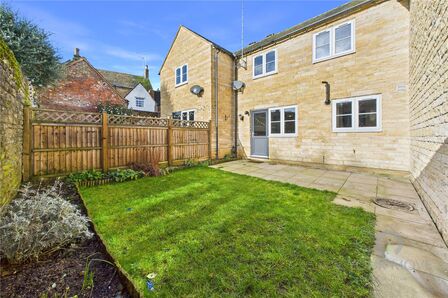 East Road, 2 bedroom House to rent, &pound;1,050 pcm