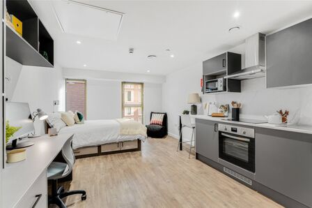 College Street, 1 bedroom Flat to rent, &pound;927 pcm