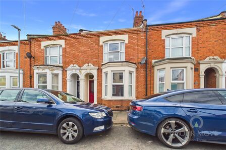 3 bedroom Mid Terrace House for sale
