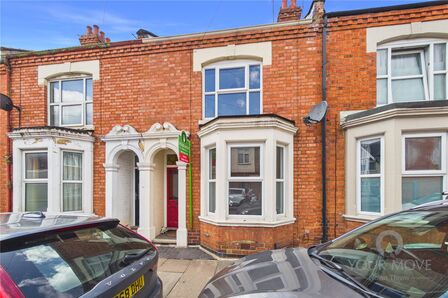 3 bedroom Mid Terrace House for sale