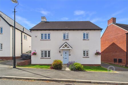 Clover Lane, 4 bedroom Detached House for sale, &pound;450,000