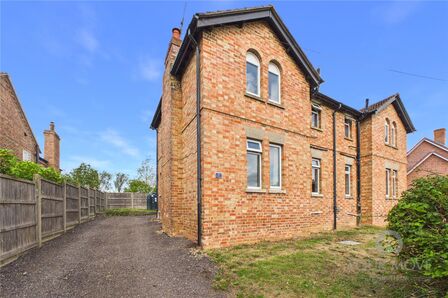 2 bedroom Semi Detached House to rent