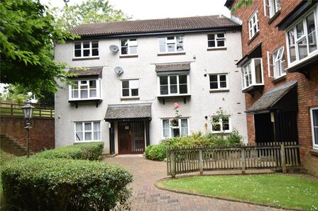 Portland Court, 2 bedroom Flat to rent, &pound;950 pcm
