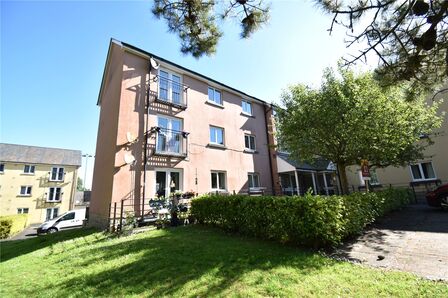 Tovey Crescent, 2 bedroom Flat to rent, &pound;950 pcm