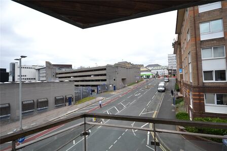 Ebrington Street, 2 bedroom  Flat to rent, £900 pcm