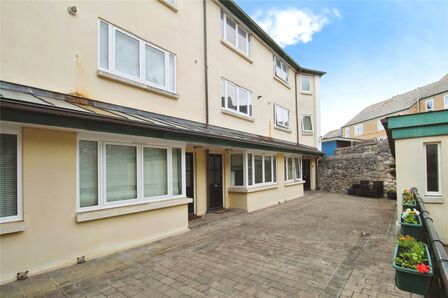 3 bedroom Mid Terrace House for sale