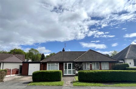 Foley Avenue, 3 bedroom Detached Bungalow to rent, &pound;1,400 pcm