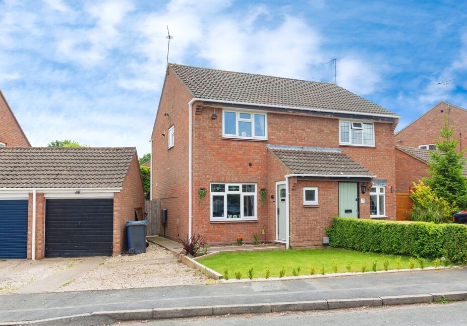 2 bedroom Semi Detached House for sale