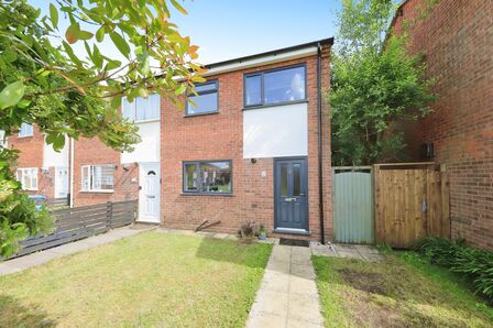 2 bedroom End Terrace House for sale