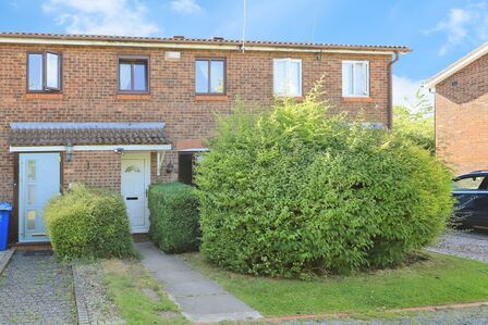 2 bedroom Mid Terrace House for sale