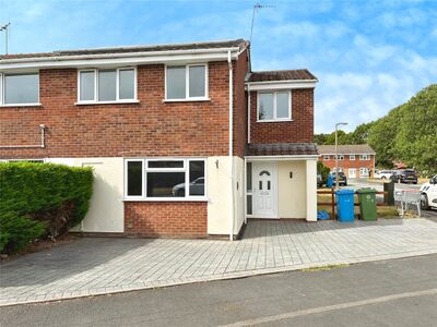4 bedroom Semi Detached House to rent
