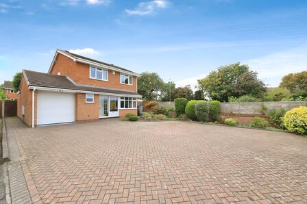 Wren Avenue, 4 bedroom Detached House for sale, £390,000