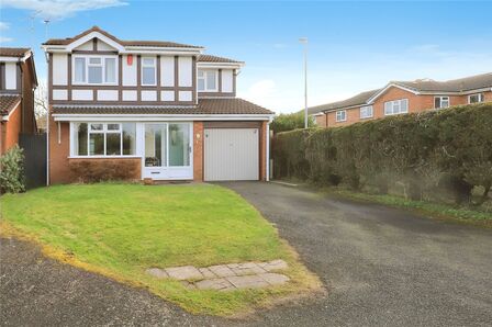 Tutbury Avenue, 4 bedroom Detached House to rent, £1,500 pcm