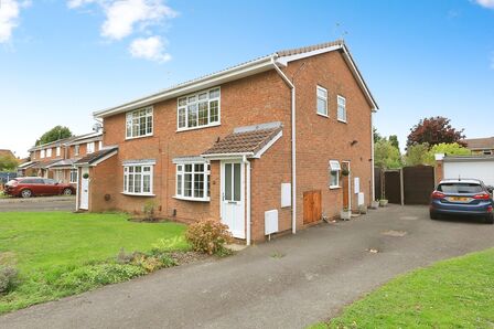 Worcester Grove, 1 bedroom  Flat for sale, £118,000