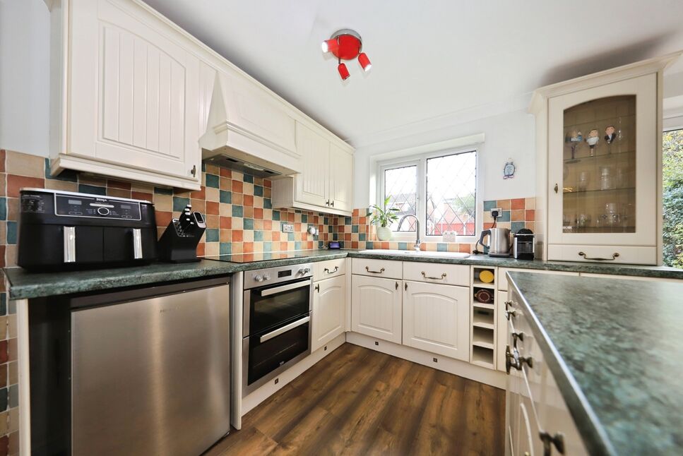 Kitchen / Dining Area