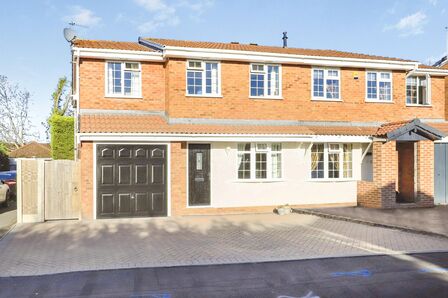 4 bedroom Semi Detached House for sale