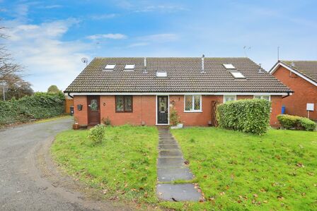 1 bedroom Mid Terrace Bungalow for sale