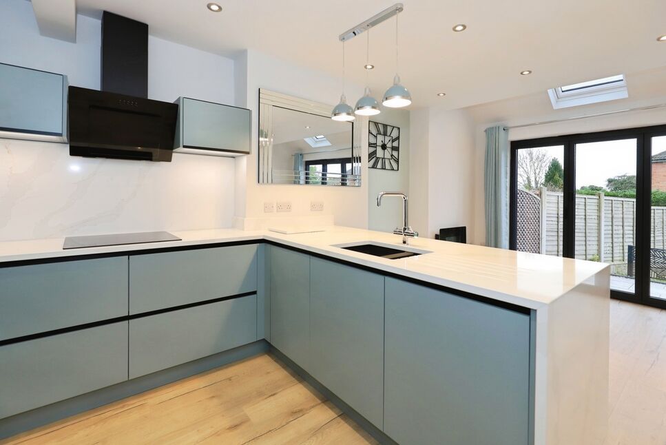 Breakfast Kitchen / Living Area