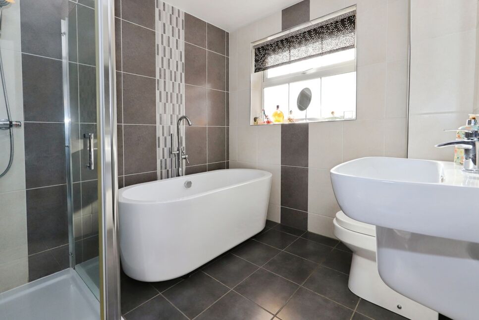 Bathroom / Shower Room WC