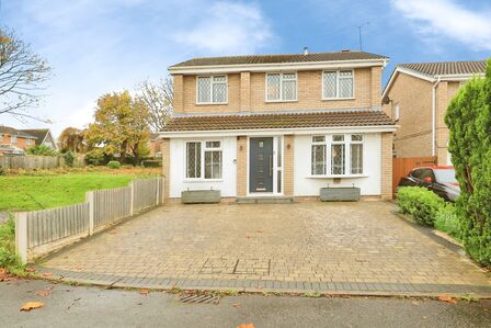 Naseby Road, 4 bedroom Detached House to rent, &pound;1,700 pcm