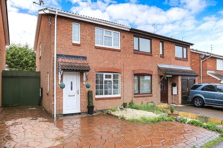 Canterbury Drive, 3 bedroom Semi Detached House to rent, &pound;1,100 pcm
