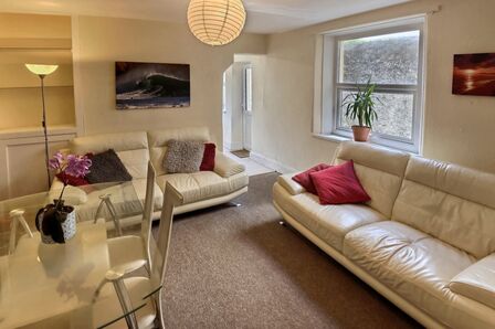 May Terrace, 6 bedroom Mid Terrace House to rent, &pound;2,700 pcm