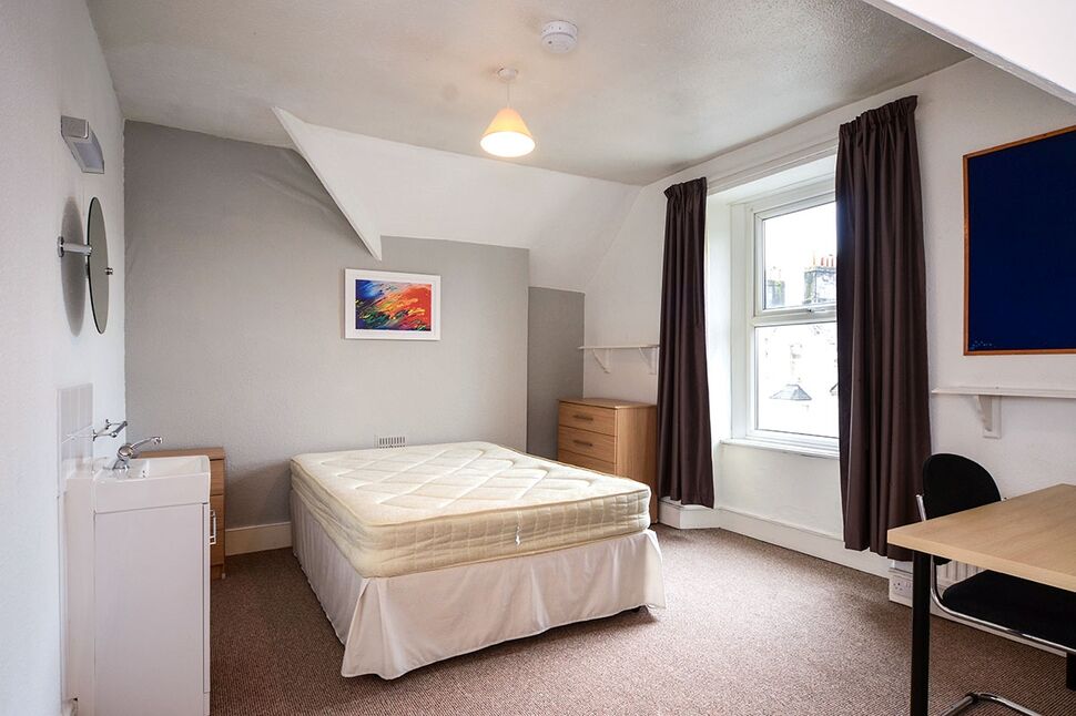 Main image of 6 bedroom Mid Terrace House to rent, Headland Park, Plymouth, PL4