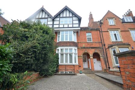 Billing Road, 2 bedroom  Flat to rent, £995 pcm