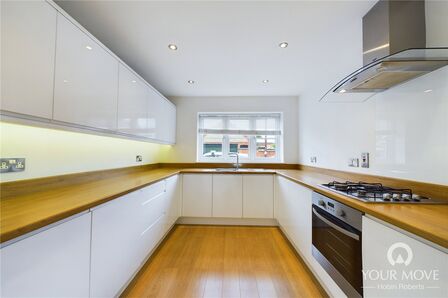 Garrick Road, 3 bedroom Semi Detached House to rent, £1,400 pcm