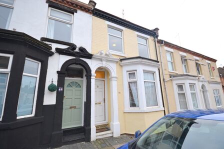 3 bedroom Mid Terrace House to rent
