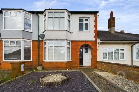 The Drive, 3 bedroom Mid Terrace House to rent, £1,250 pcm