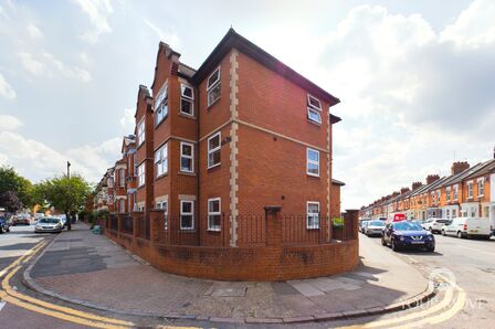 Abington Grove, 1 bedroom Flat to rent, &pound;775 pcm