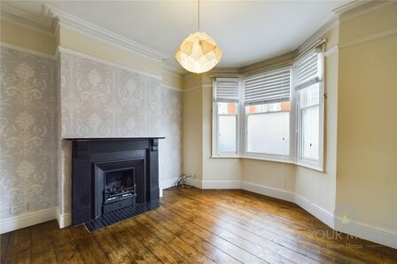 Albany Road, 3 bedroom Mid Terrace House to rent, £1,400 pcm