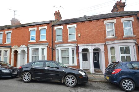 3 bedroom Mid Terrace House to rent