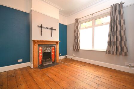 3 bedroom Mid Terrace House to rent