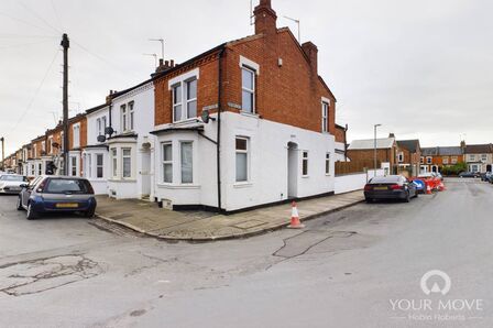 3 bedroom Mid Terrace House for sale