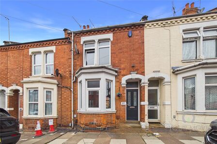 3 bedroom Mid Terrace House for sale
