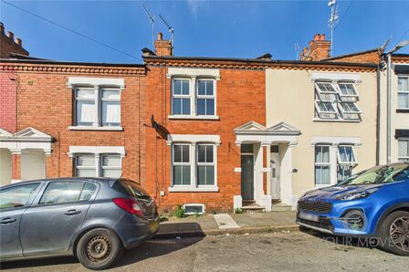 3 bedroom Mid Terrace House to rent