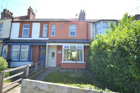3 bedroom Mid Terrace House to rent