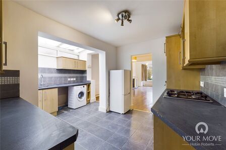 3 bedroom Mid Terrace House to rent