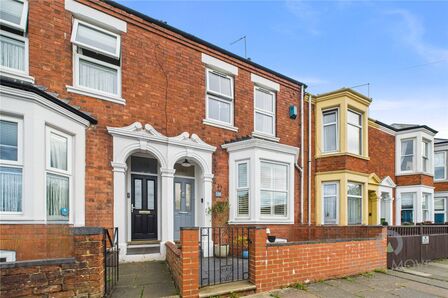 Cedar Road East, 3 bedroom Mid Terrace House for sale, £320,000