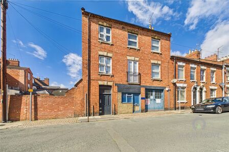 Denmark Road, 2 bedroom  Flat to rent, £900 pcm