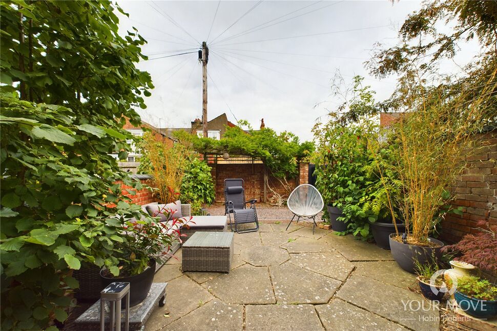 3 bedroom End Terrace House for sale, Sandringham Road, Abington