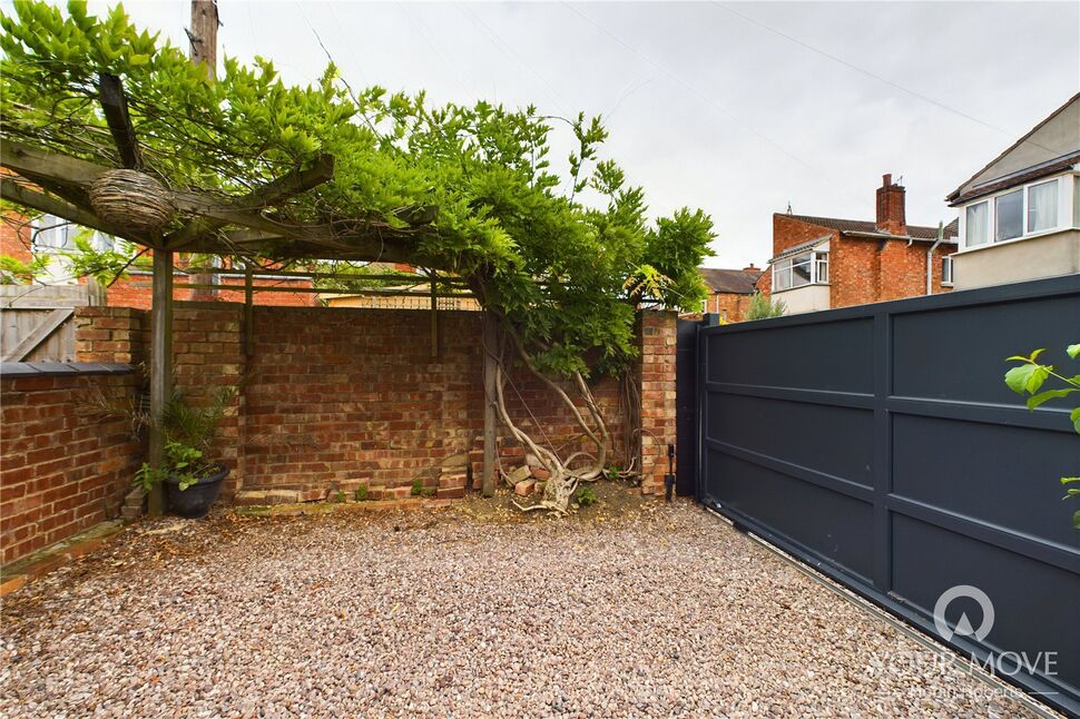 3 bedroom End Terrace House for sale, Sandringham Road, Abington