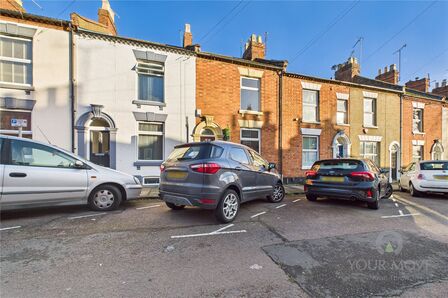 Alexandra Road, 2 bedroom  House to rent, £1,200 pcm