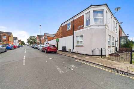 King Edward Road, Abington, 2 bedroom  Flat for sale, £170,000