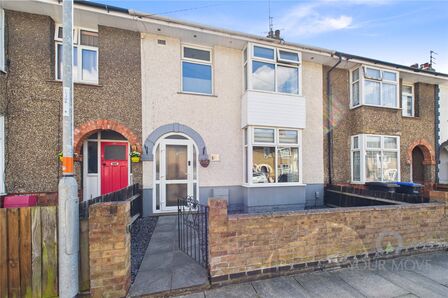 3 bedroom Mid Terrace House for sale