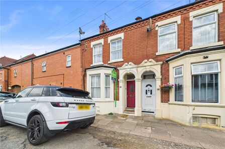 3 bedroom Mid Terrace House for sale
