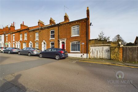 Victoria Road, 2 bedroom End Terrace House for sale, £220,000