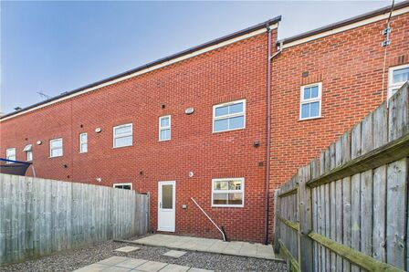 South Street, 4 bedroom Mid Terrace House for sale, £299,995